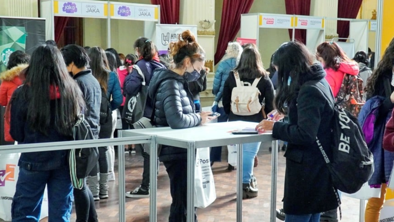 Habrán varias empresas que ofrecerán empleo a mujeres (Archivo).