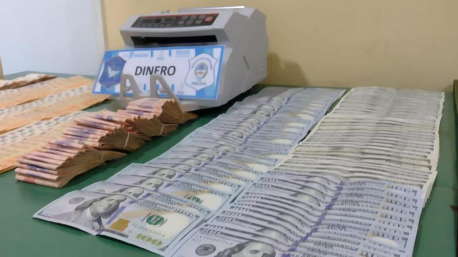 Parte del dinero que fue secuestrado por los investigadores.