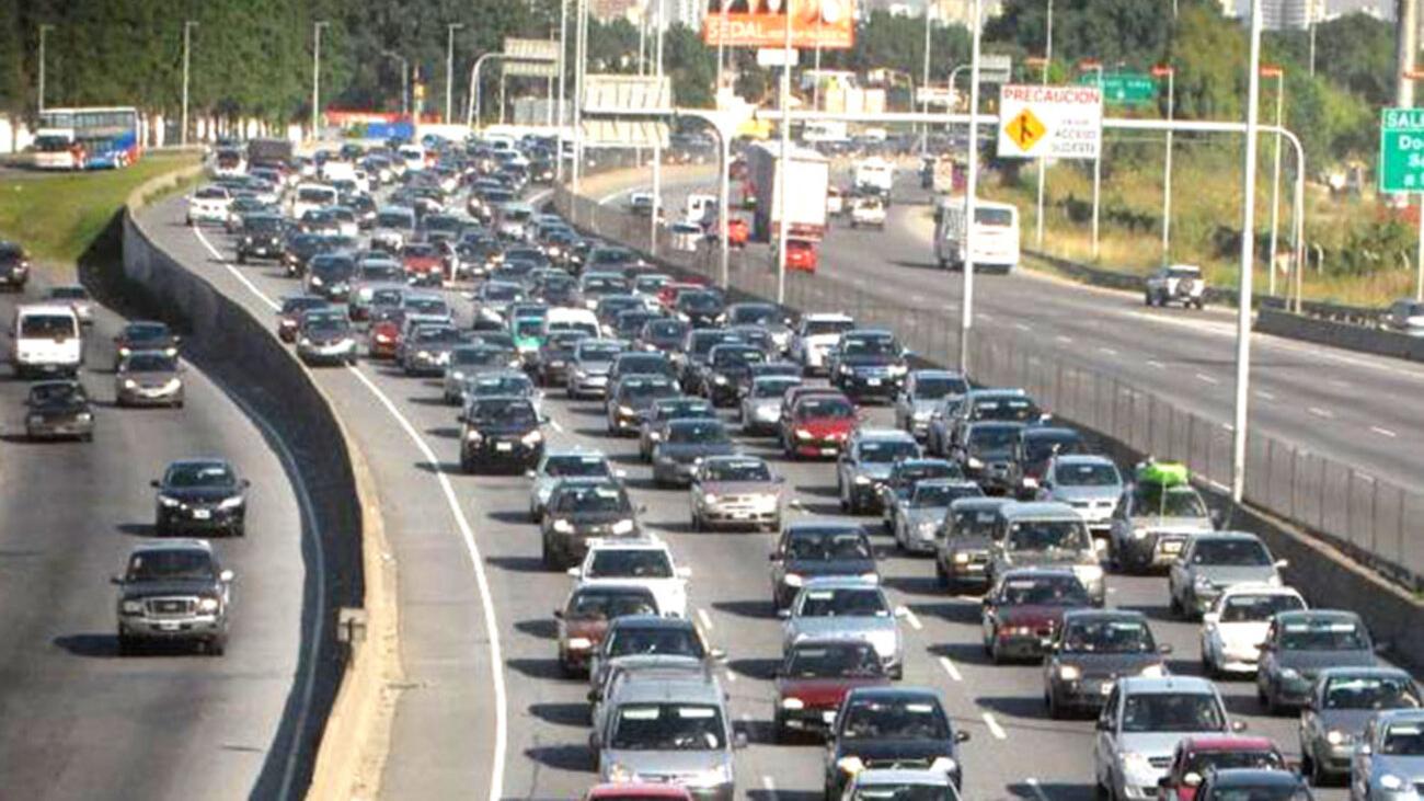 Tránsito congestionado en los accesos a la ciudad de Buenos Aires (Imagen ilustrativa).