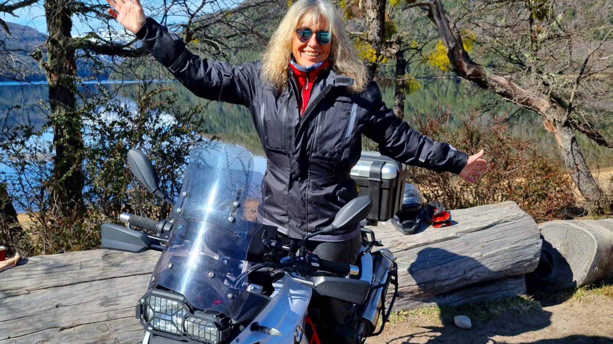 Alicia Burnowicz disfruta sus viajes en moto por todo el país.