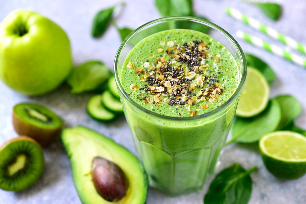 Cómo preparar este licuado de guacamole y manzana.