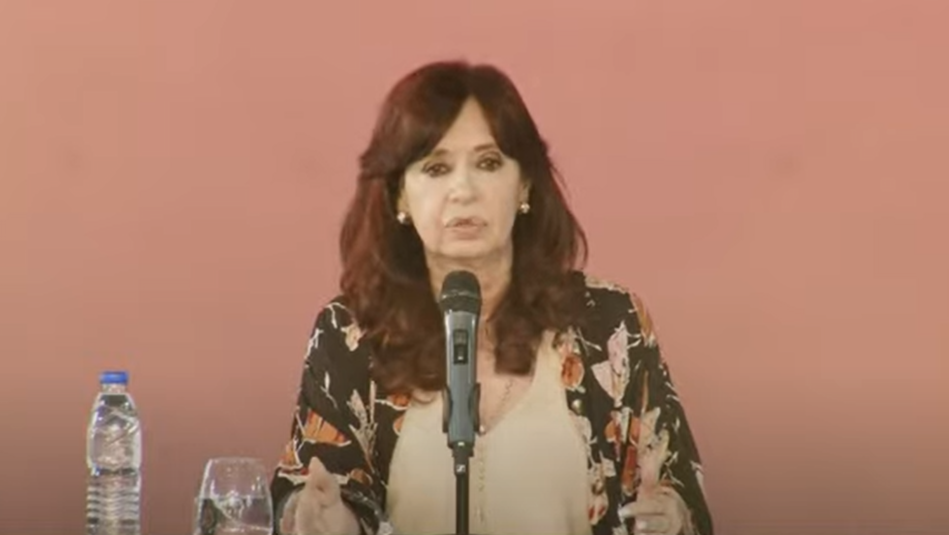 Cristina Kirchner habla desde Río Negro.