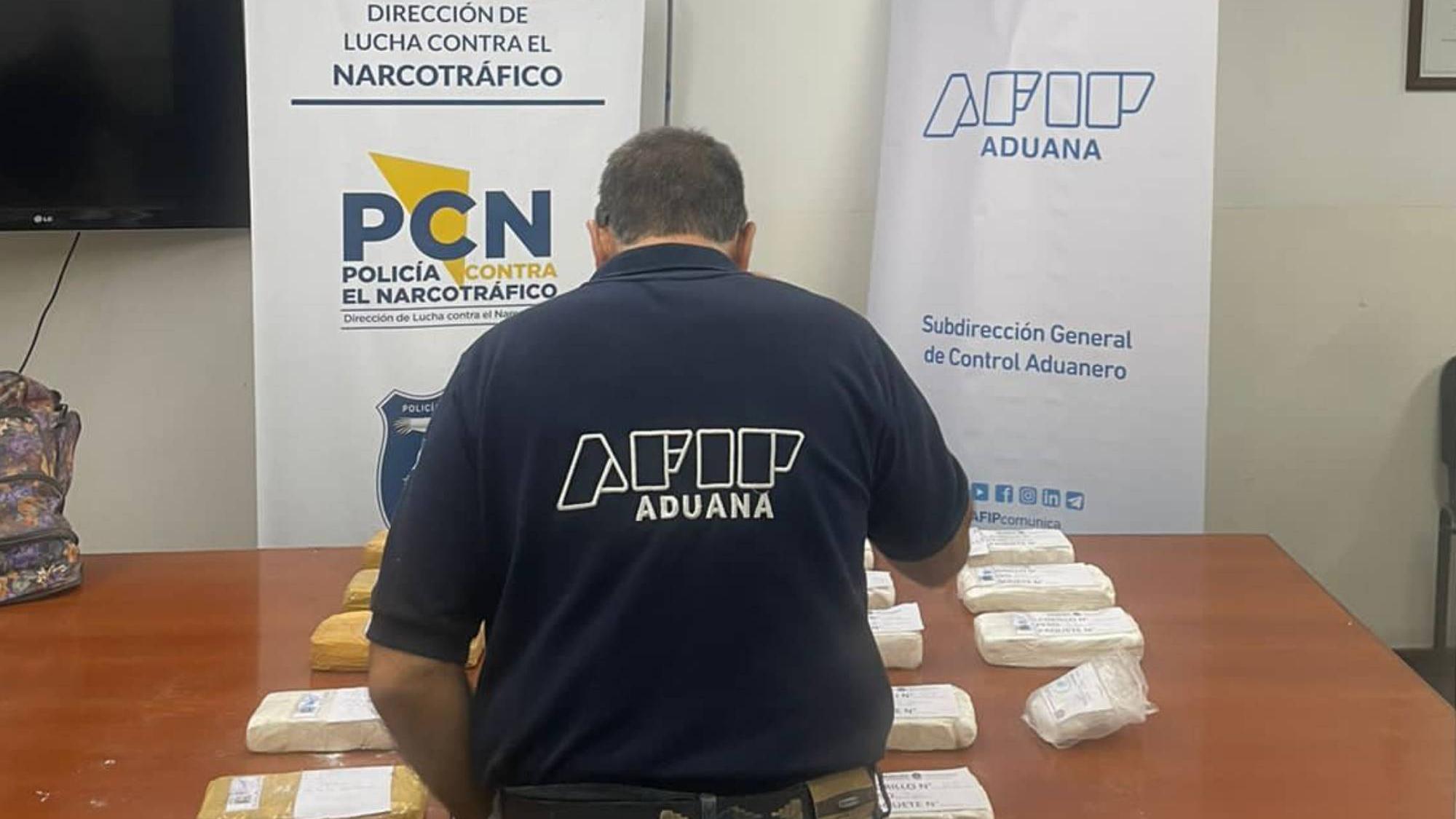 Peligrosa banda que cocinaba cocaína fue desarticulada por la Aduana y policía de Mendoza.