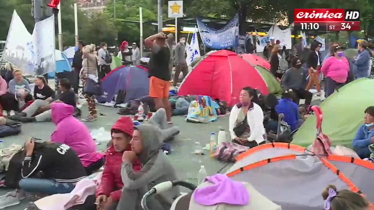 Masivo corte y acampe piquetero en la 9 de Julio.