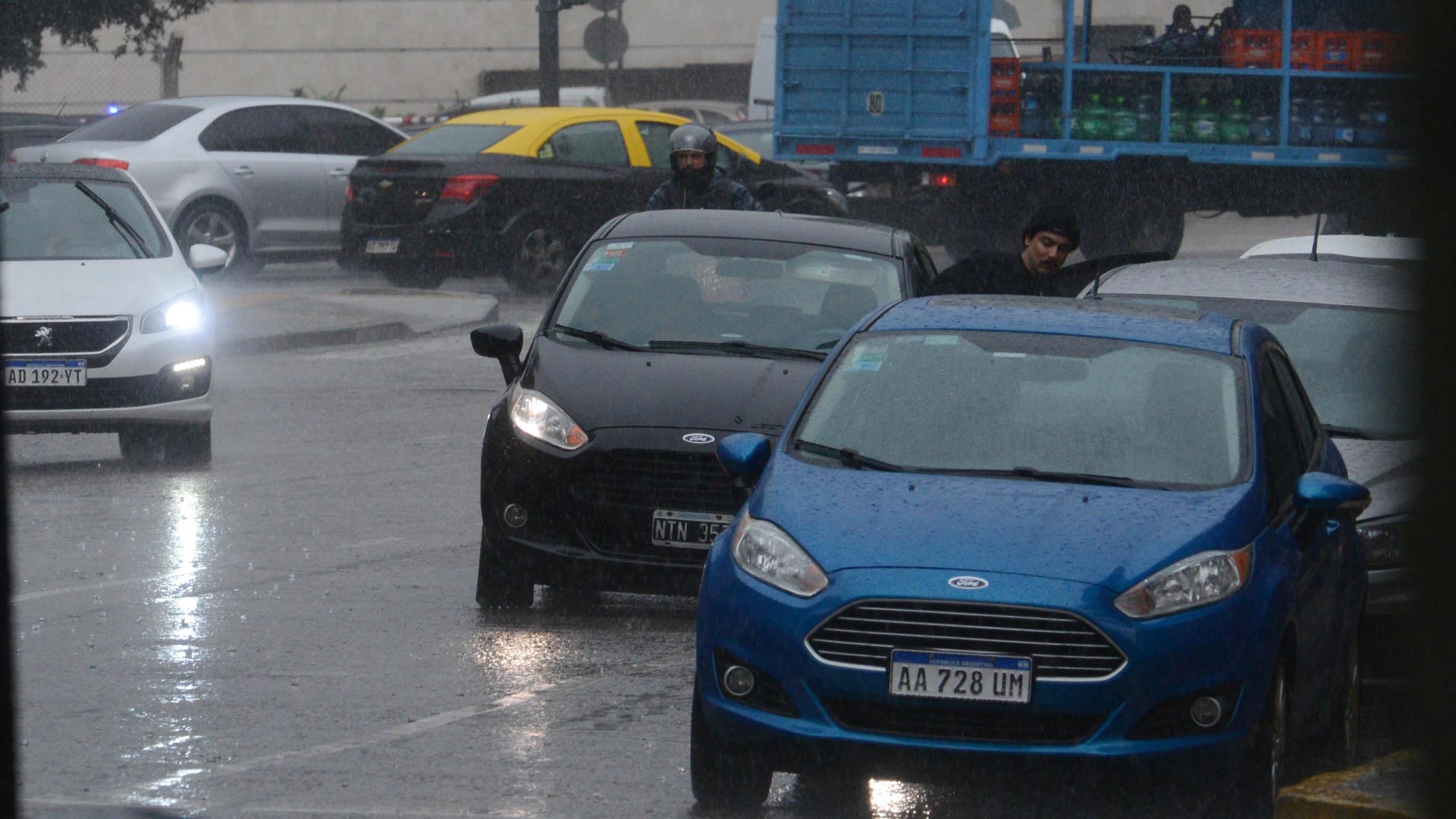 Ola de calor en Argentina: el SMN confirmó cuándo llegan las lluvias y el alivio a todo el país. (Hernán Nersesián/Crónica)