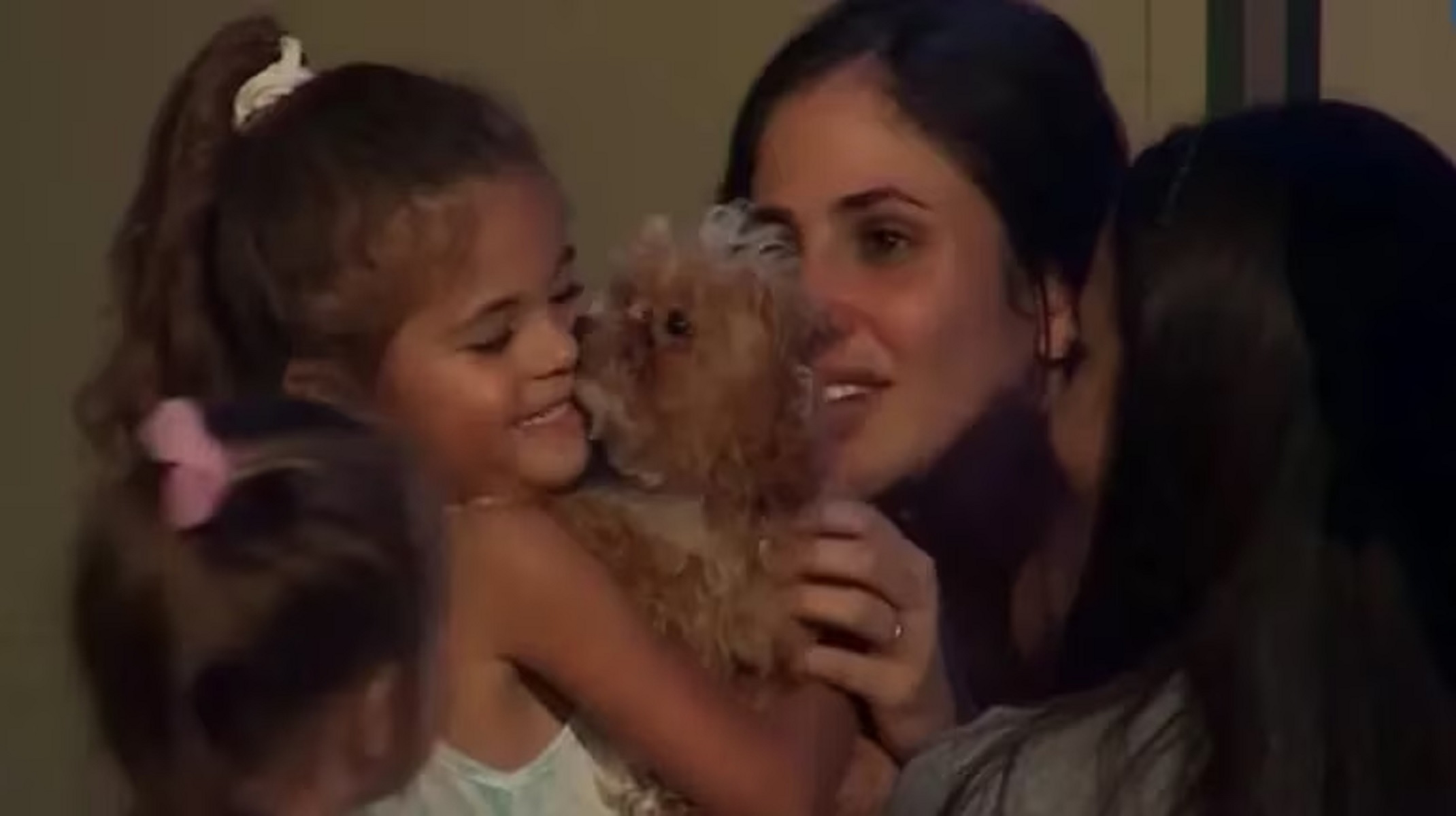 El momento que pasó Romina junto a sus tres hijas y Caramelo.