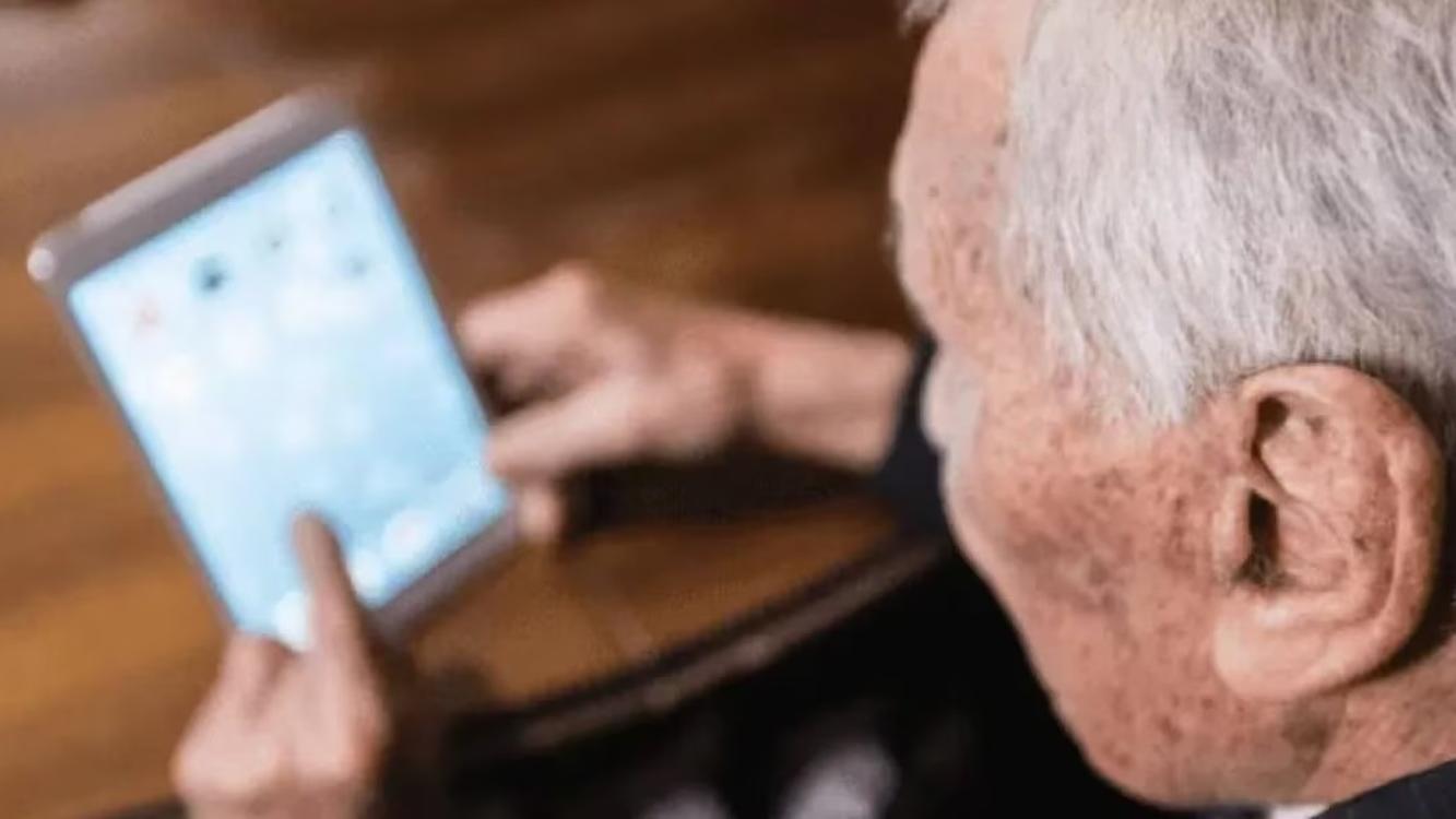 Los jubilados y pensionados de ANSES pueden acceder a computadoras y tablets con sencillos trámites (Imagen ilustrativa).