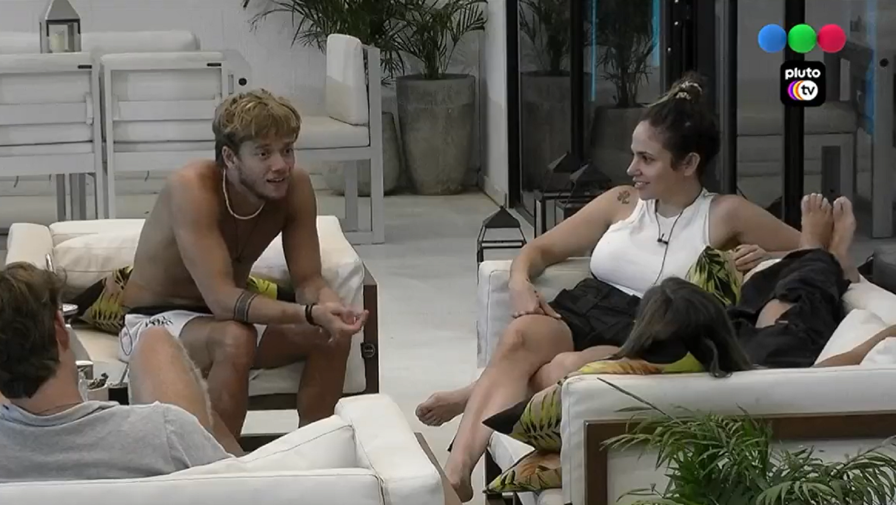 Gran Hermano: Nacho y Romina dejaron en evidencia a Julieta y la mandaron a bañarse.