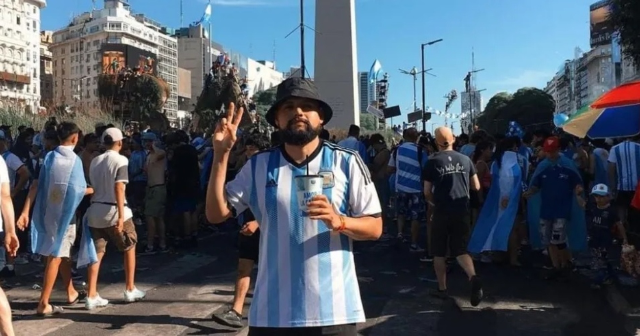 El joven asistirá con dos amigos al encuentro amistoso de los campeones del mundo contra el seleccionado panameño.