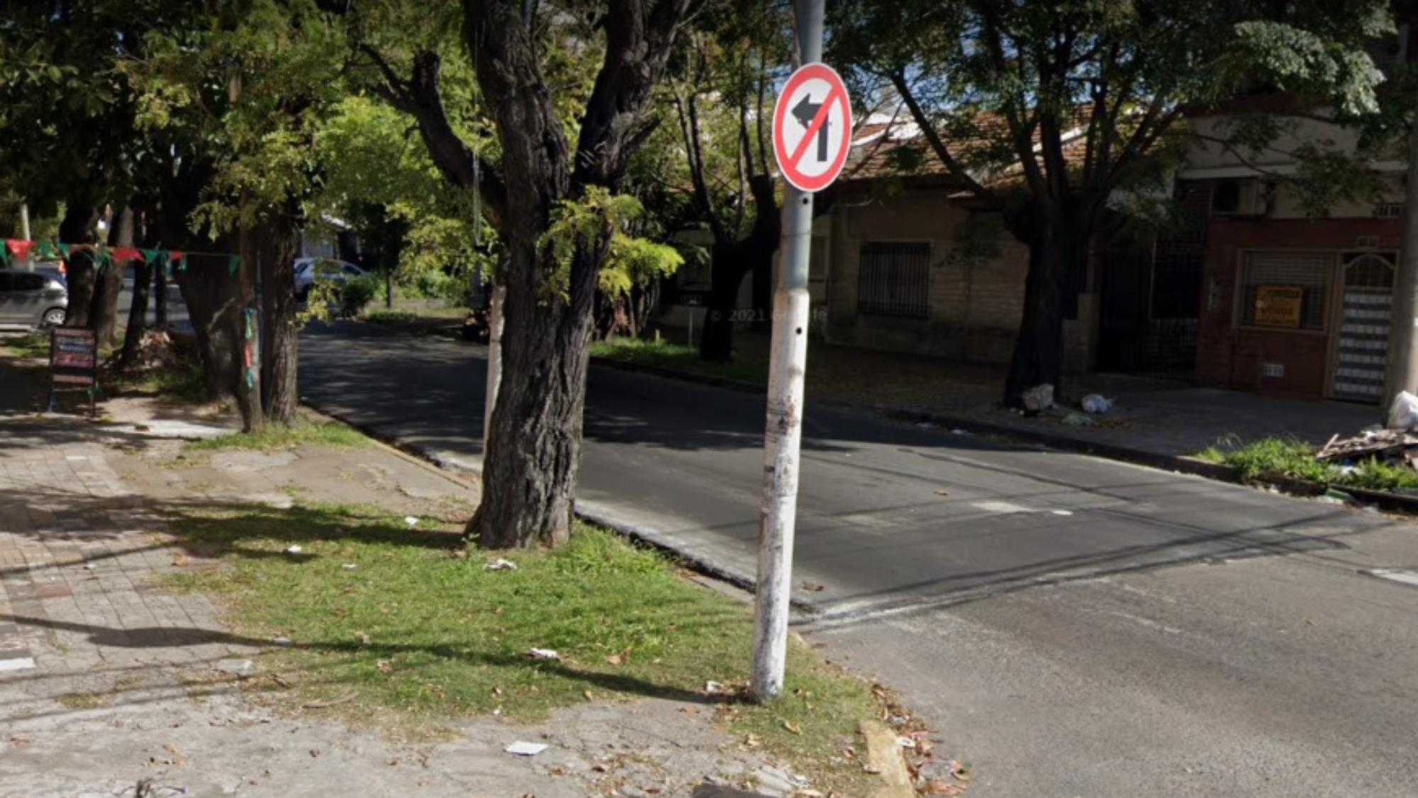 Acá, en esta esquina, se produjo el tiroteo entre la oficial y el asaltante.