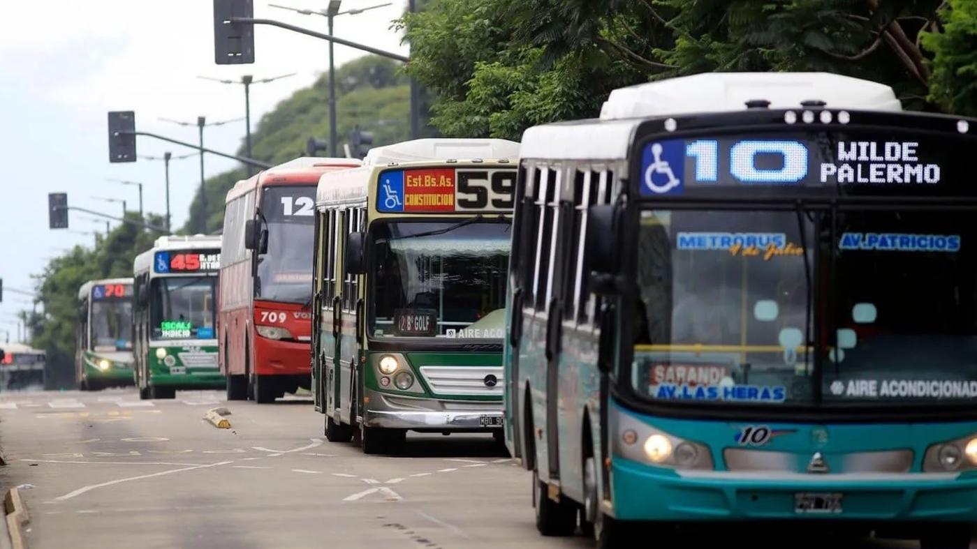 Los colectivos al igual que los trenes subirán los precios de sus boletos desde abril.