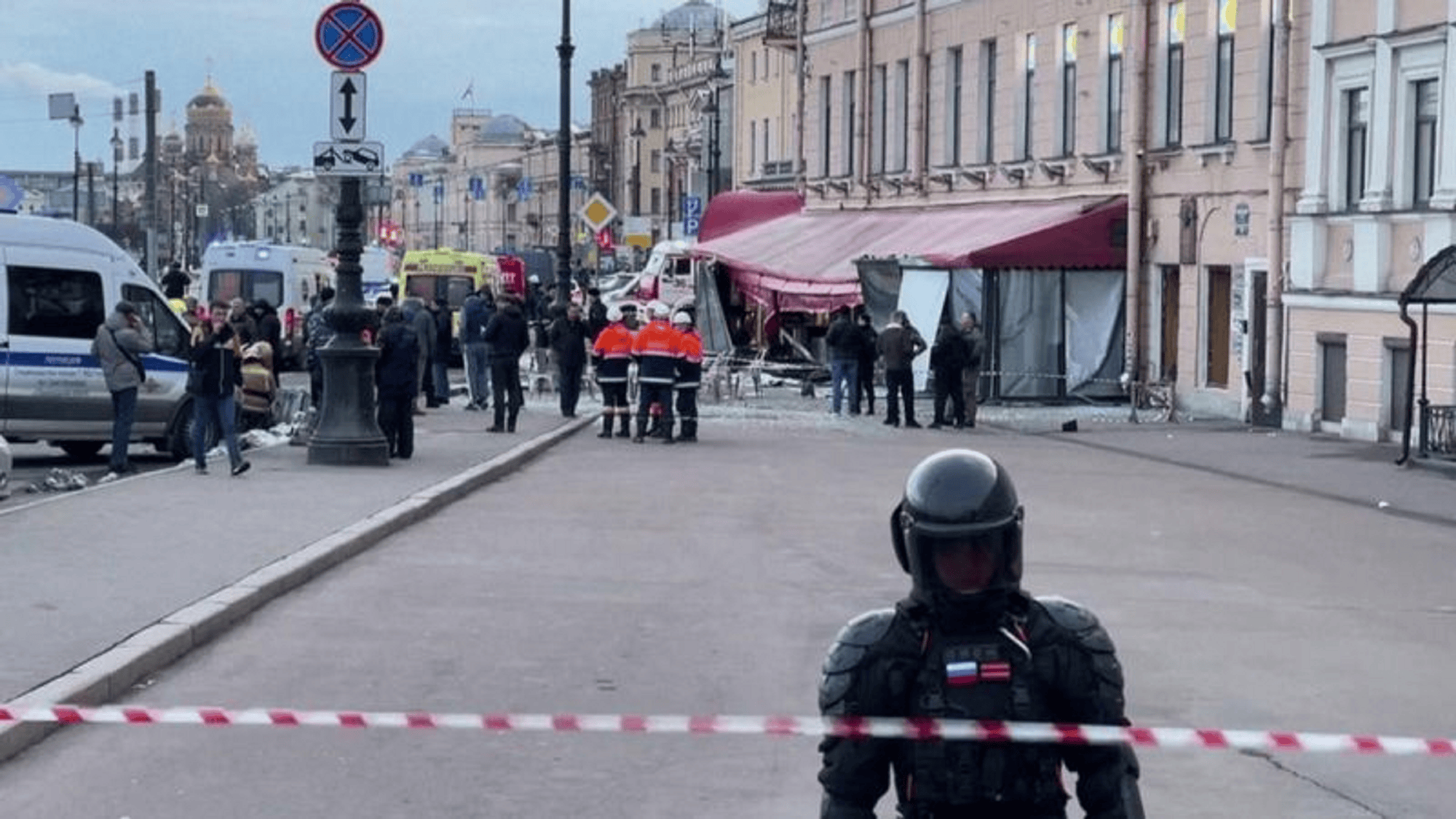 Una bomba explotó en un bar ruso, dejando un muerto y varios heridos.