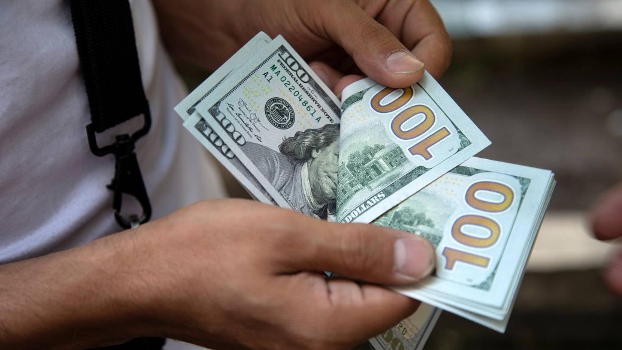 Dólar hoy: ¿A cuánto cotizan el oficial y el 