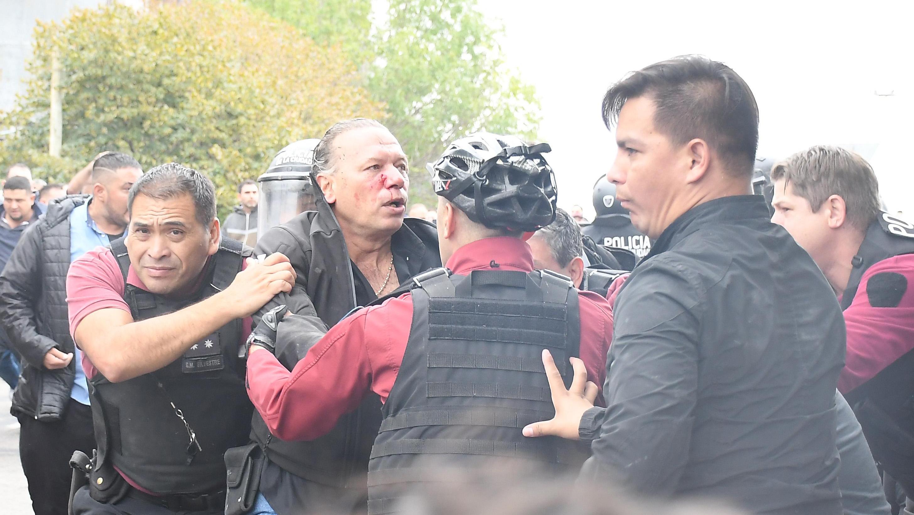 La casa de un colectivero fue allanada por el ataque a Sergio Berni (Crónica/Ruben Paredes).