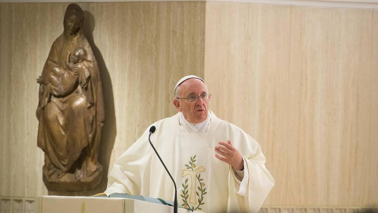 El papa Francisco seguirá el Vía Crucis desde la Casa Santa Marta (Archivo).