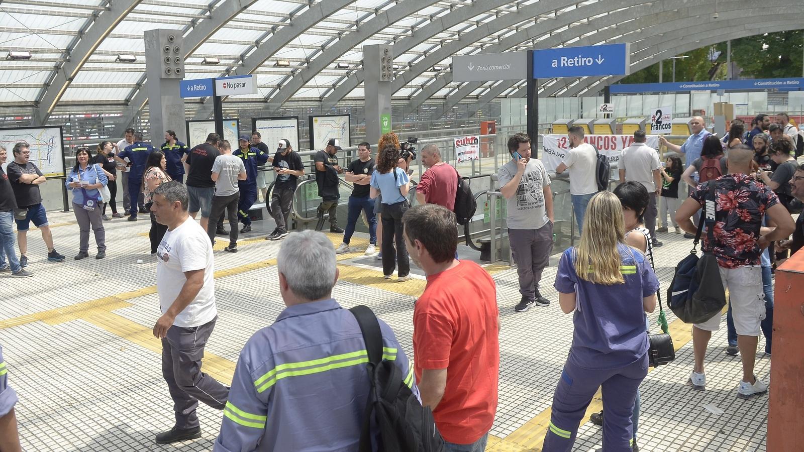 La línea C será una de las dos que este lunes verá afectado su servicio por el paro de los trabajadores del subte (Crónica/Fernando Pérez Re/Archivo).