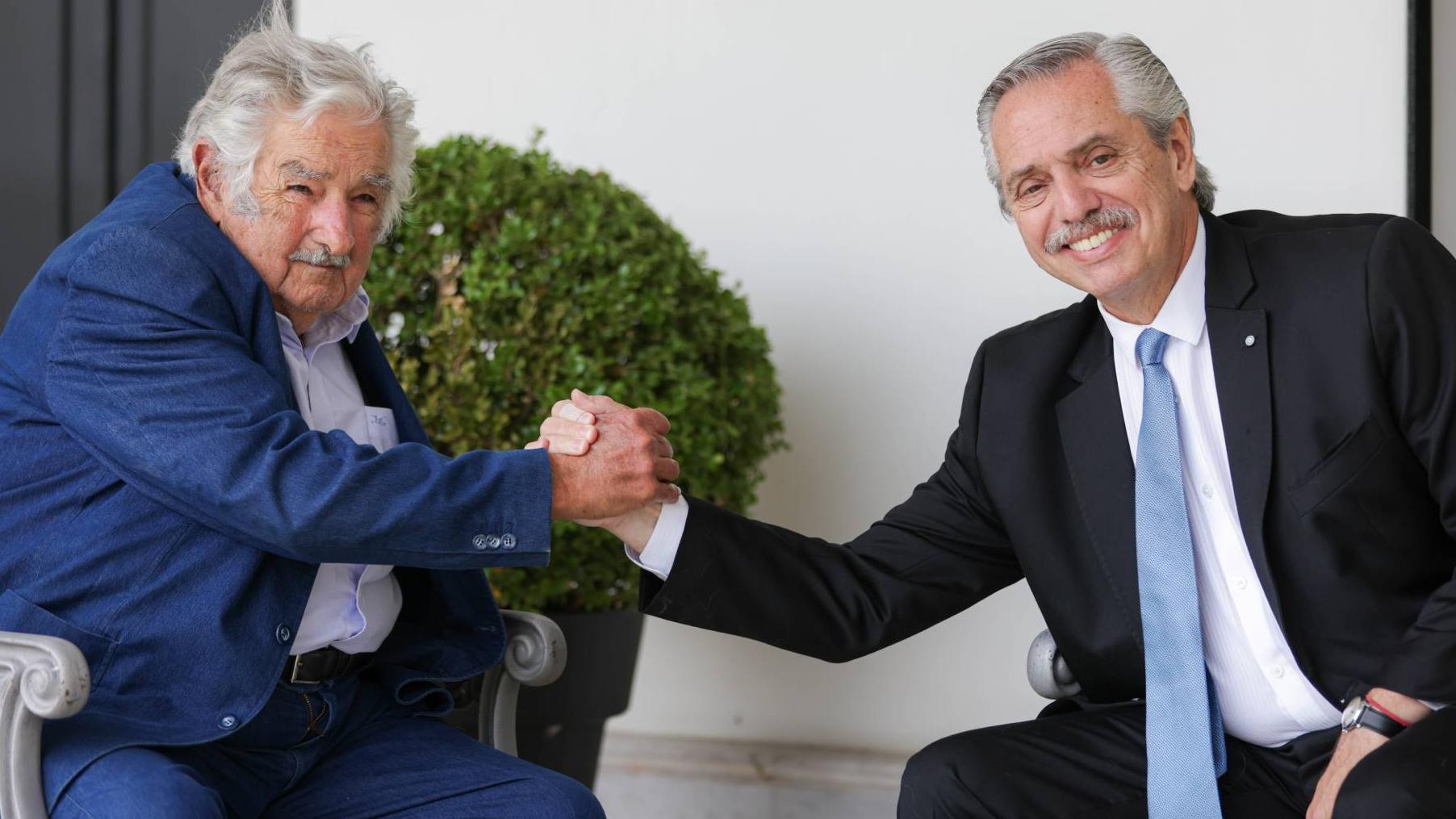 Alberto Fernández se reunió con el ex mandatario de Uruguay, José Mujica.