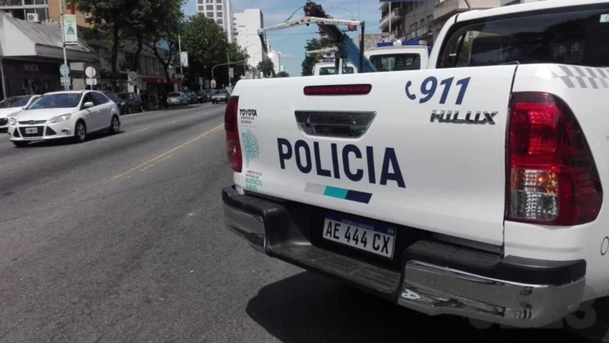 El hombre murió cuando estaban subiéndolo al patrullero para trasladarlo. 