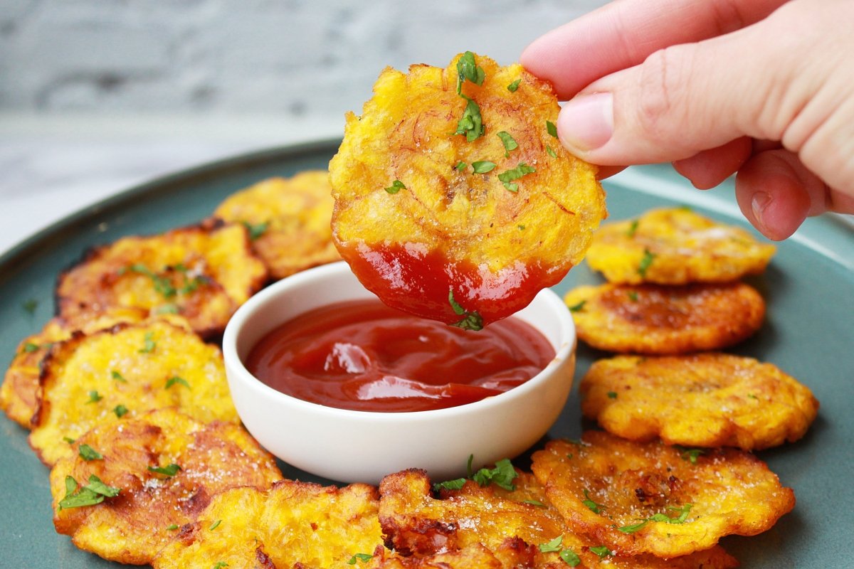 Los patacones quedan riquísimos con cualquier salsa fresca.