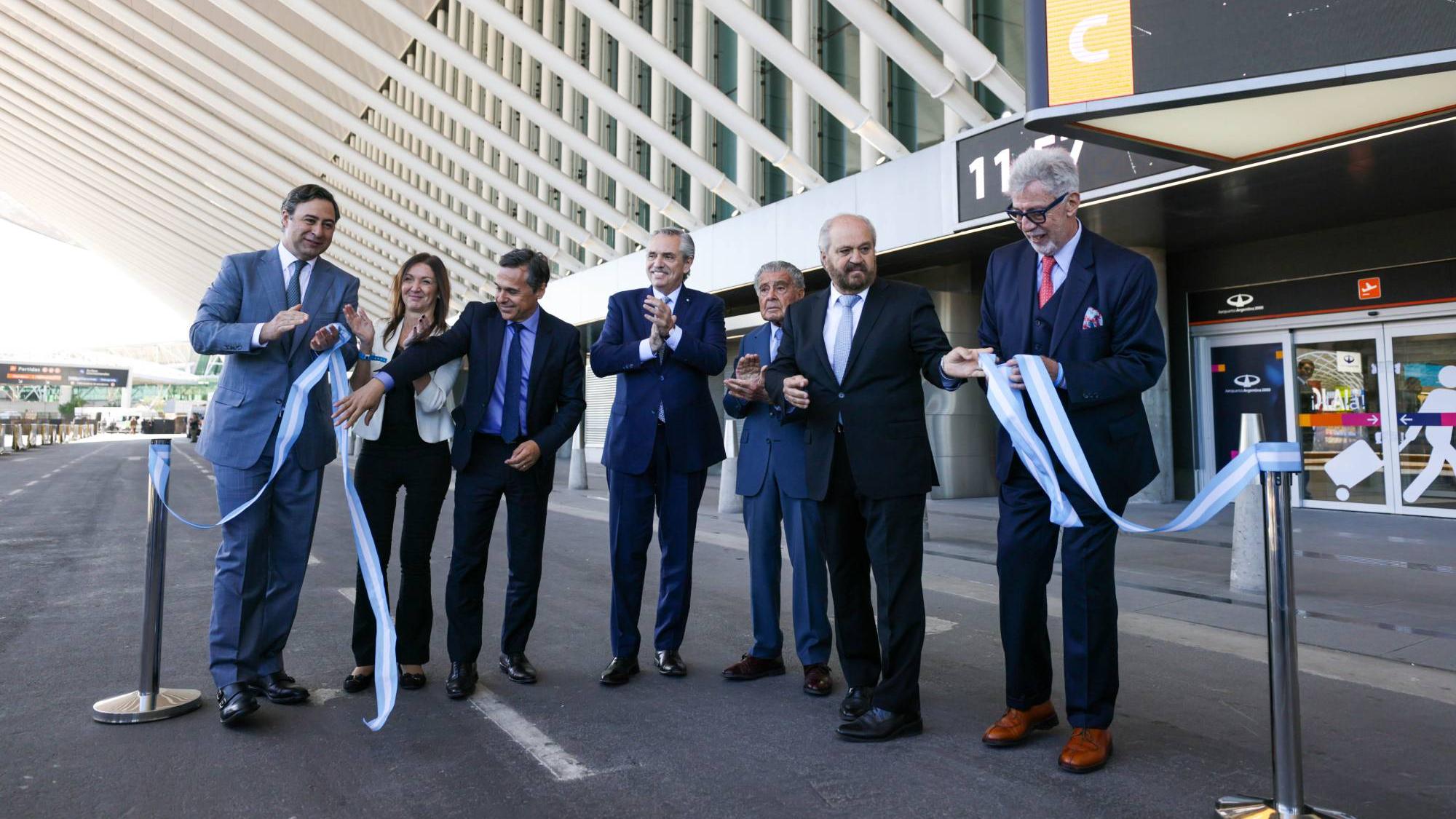 Alberto Fernández inauguró la nueva terminal de partidas del Aeropuerto Internacional de Ezeiza.