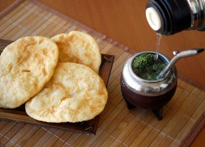 Es fundamental acompañar las ricas tortas fritas con un buen mate.