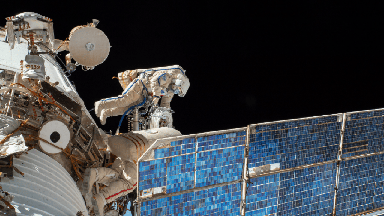 La insólita interferencia de un argentino en la transmición de la Estación Espacil es viral (Twitter/@NASA).