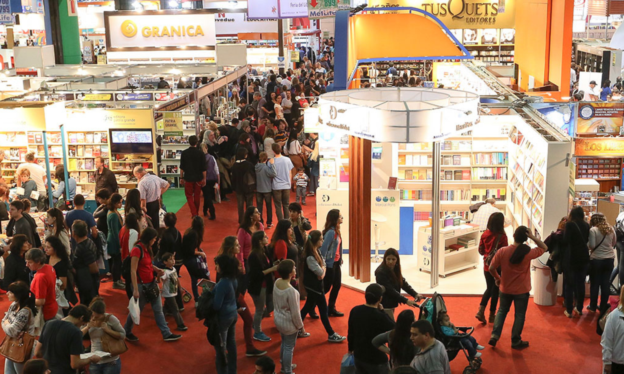 La Feria del Libro reúne a miles de amantes de la literatura en cada edición.