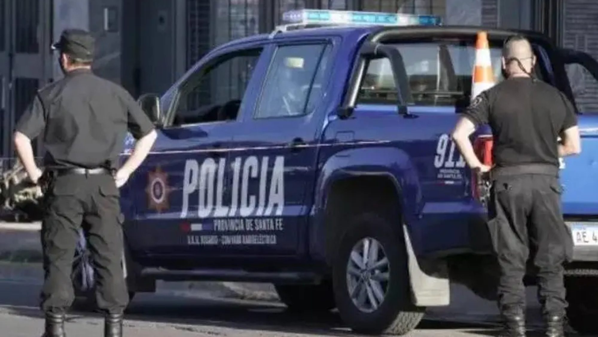 La Policía Científica trabaja en el lugar donde ocurrió el crimen.