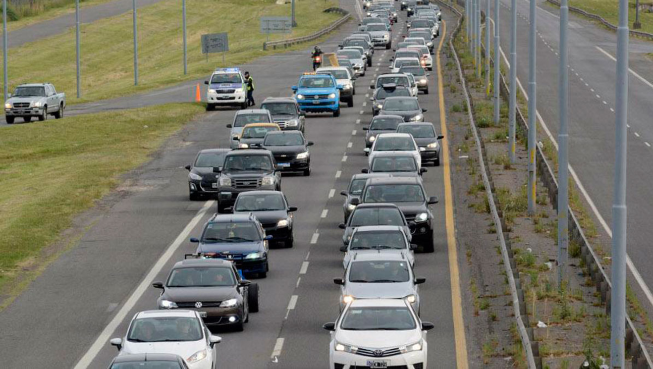 Tránsito congestionado en los ingresos a la Ciudad de Buenos Aires (Imagen ilustrativa).