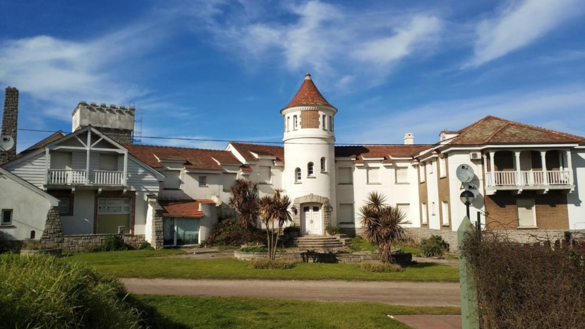 El Castillo, un ex hotel ubicado en Los Acantilados que vale la pena conocer.