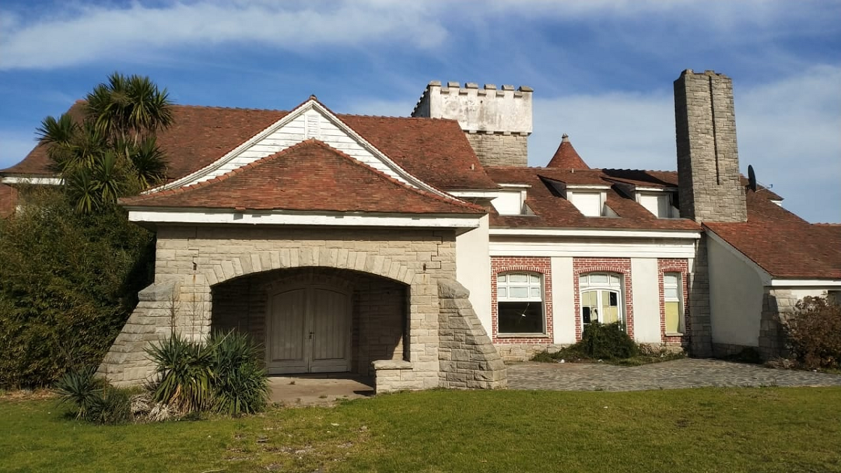 El ex hotel El Castillo, situado en Mar del Plata.