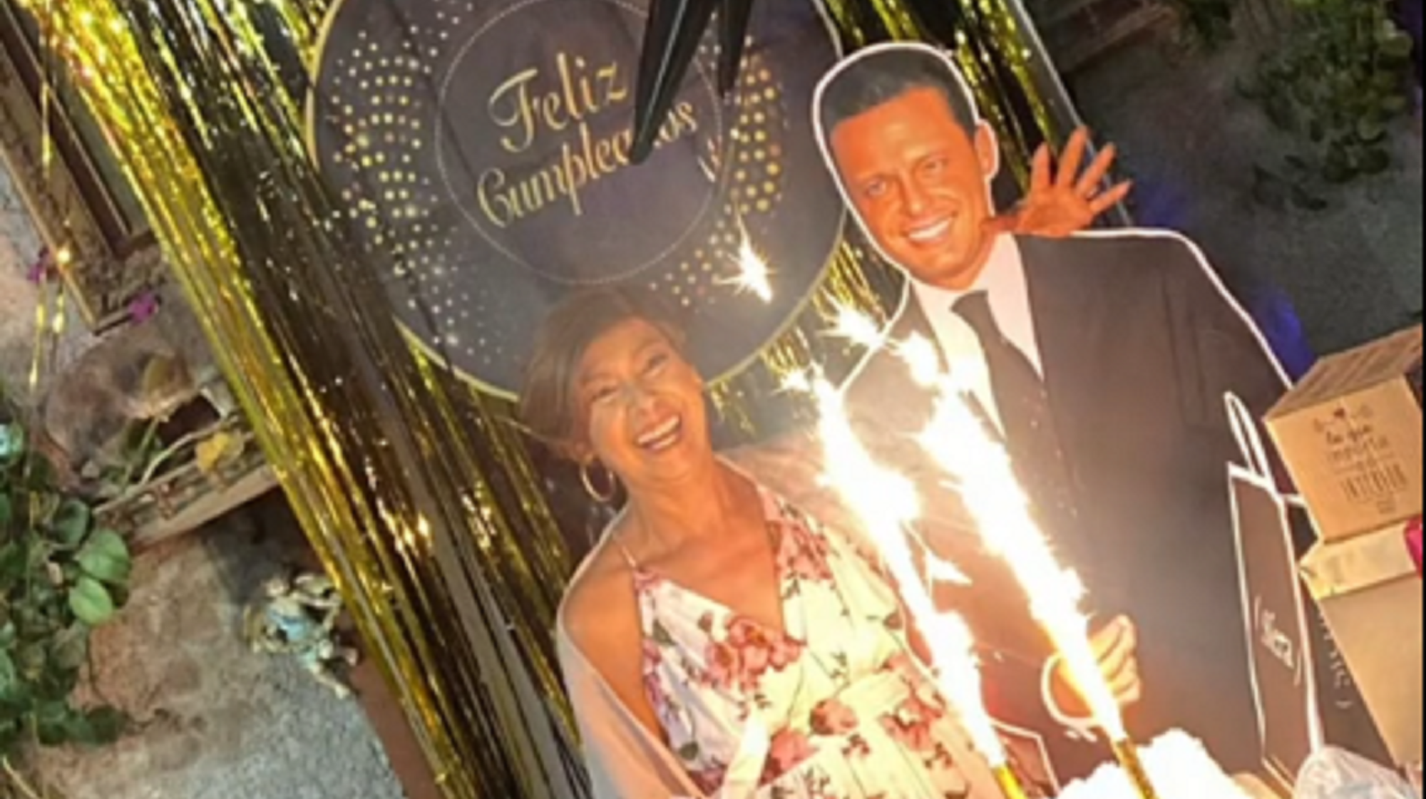 Le organizó a su mamá una fiesta de cumpleaños inspirada en Luis Miguel y se volvió viral.