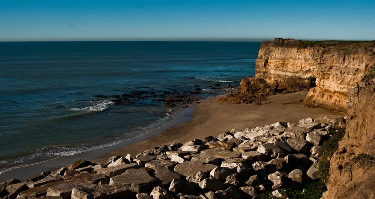 La playa de Los Acantilados, linda y tranquila.