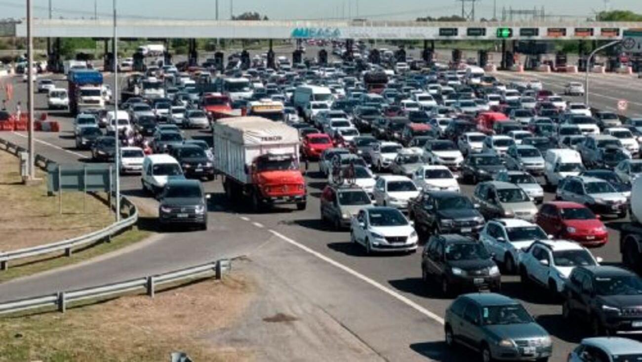 Tránsito congestionado en los accesos a la ciudad de Buenos Aires (Imagen ilustrativa).