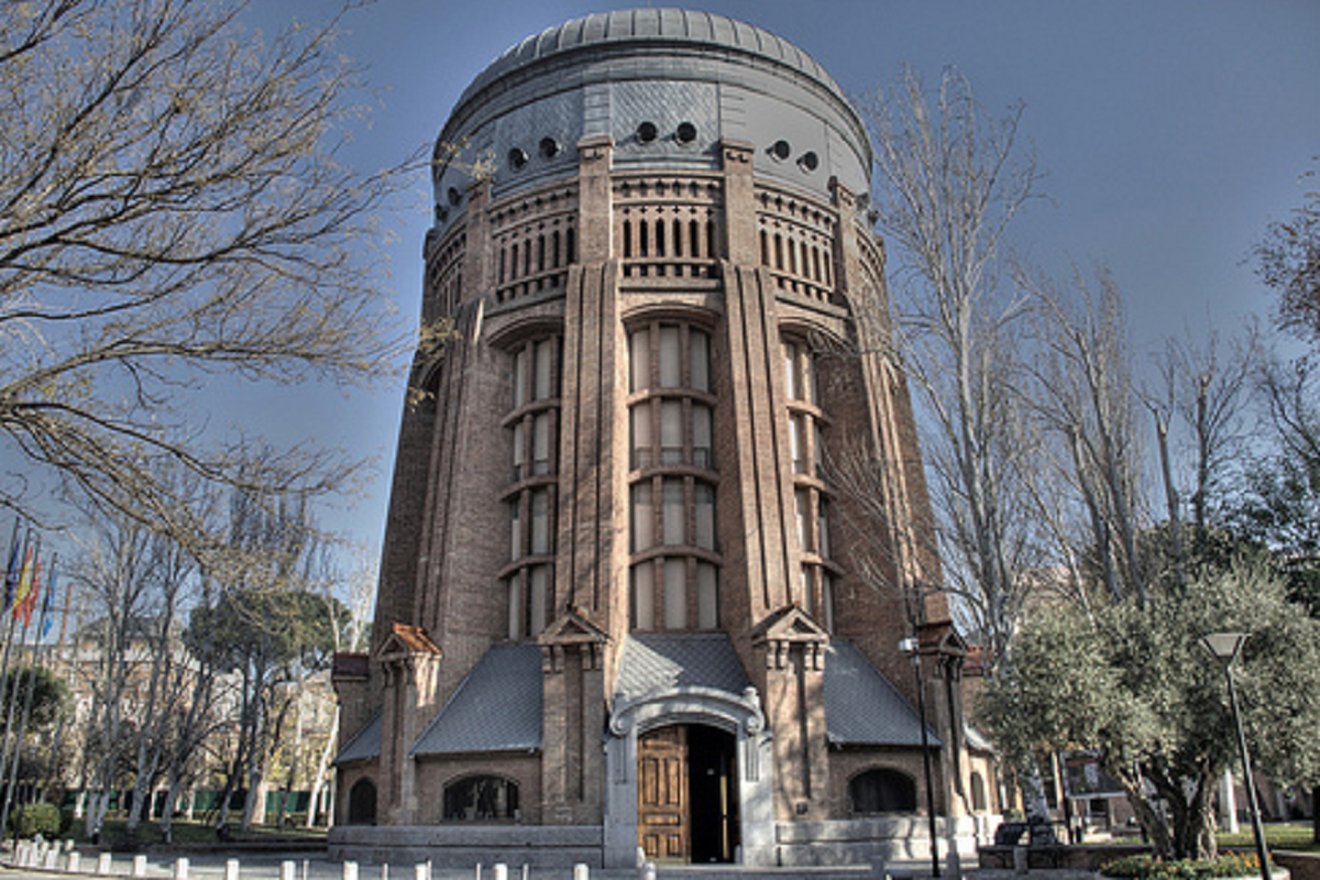 El edificio del Canal de Isabel II, en España.