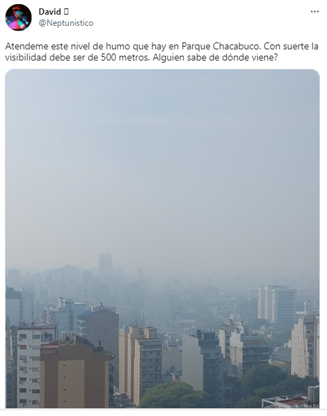 Usuarios de las redes sociales comenzaron a preguntarse por el humo en CABA y alrededores (Imagen: Twitter).