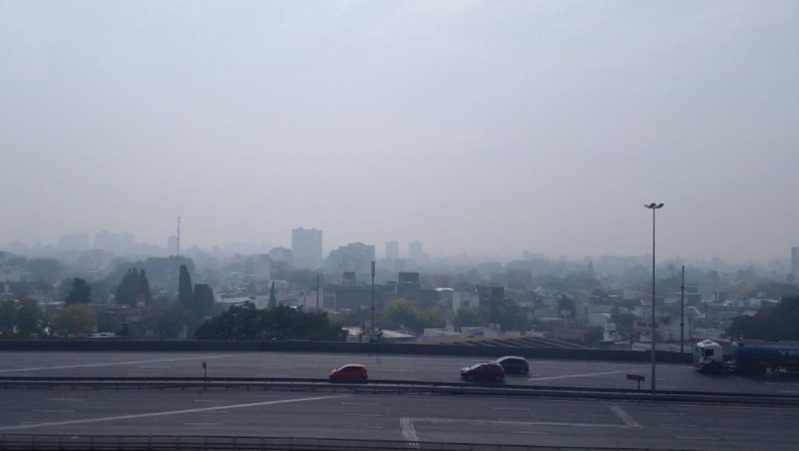 El humo que afecta a gran parte de Capital Federal y el Conurbano desde el domingo.