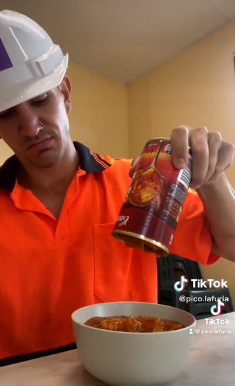 El joven utilizó su red social para contar su experiencia como albañil en   <a href='https://www.cronica.com.ar/tags/Australia'>Australia</a> (  <a href='https://www.cronica.com.ar/tags/TikTok'>TikTok</a>/@pico.lafuria).