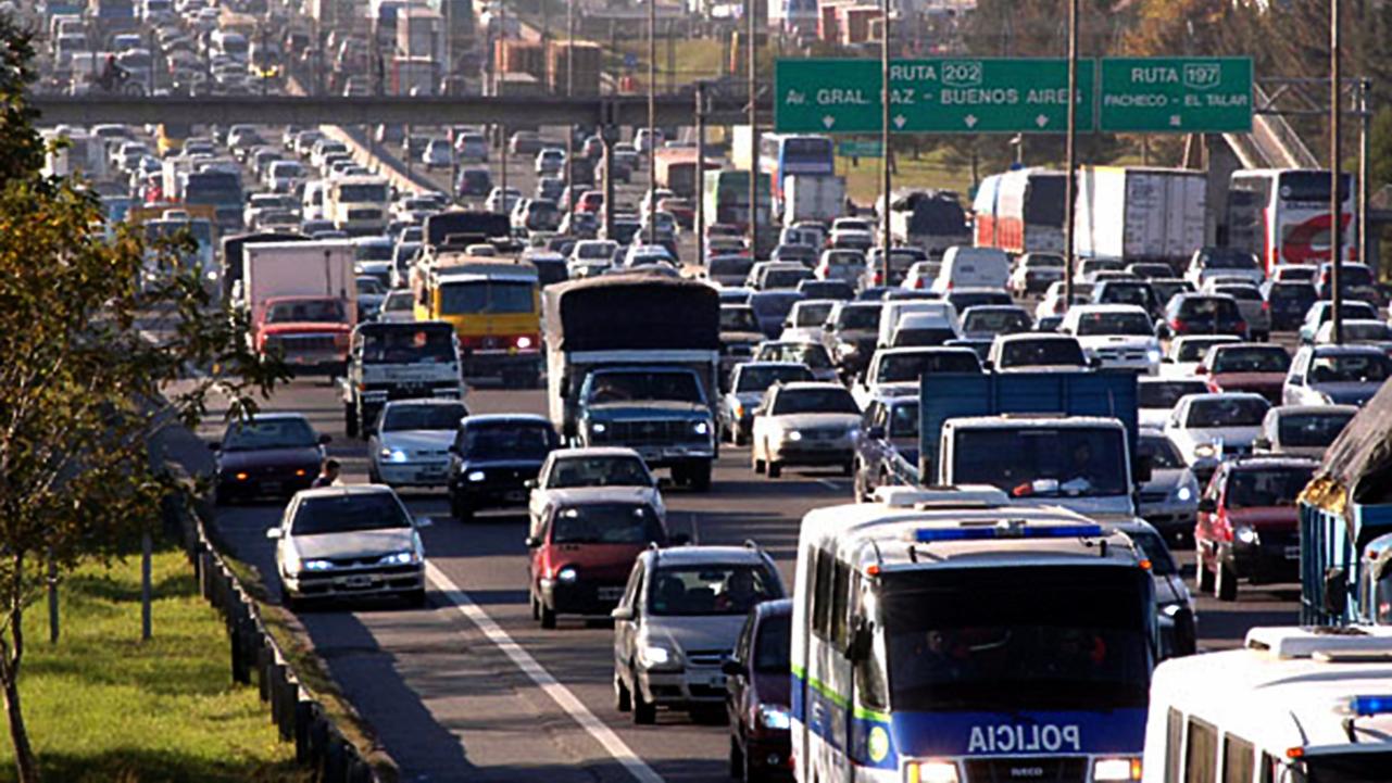 Tránsito congestionado en los accesos a la ciudad de Buenos Aires (Imagen ilustrativa).