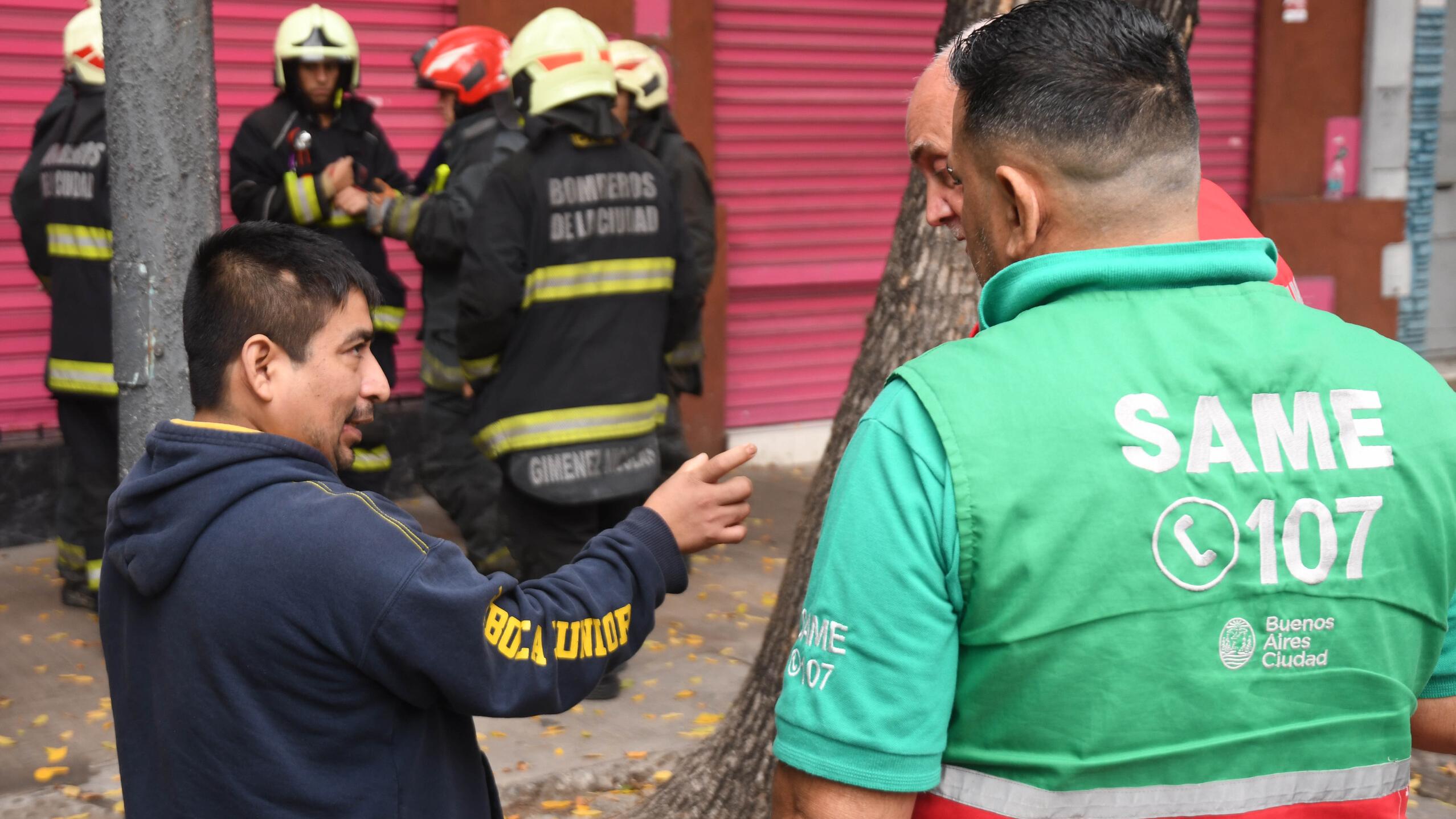 La zona donde se produjo el derrumbe en Floresta que terminó con dos personas fallecidas y varios heridos (Télam).