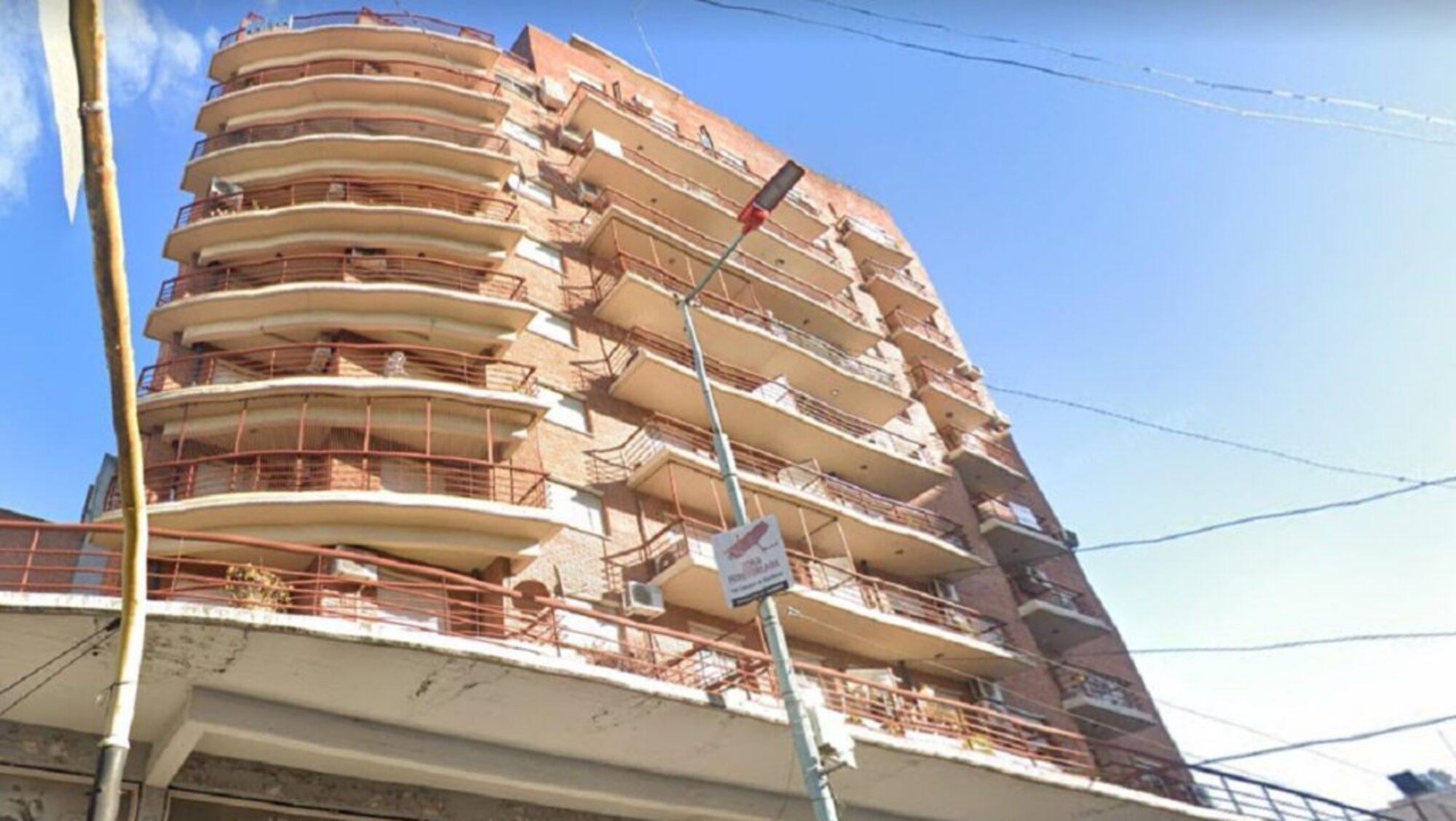 El fatal episodio ocurrió en un edificio situado en la avenida Rivadavia al 18400.