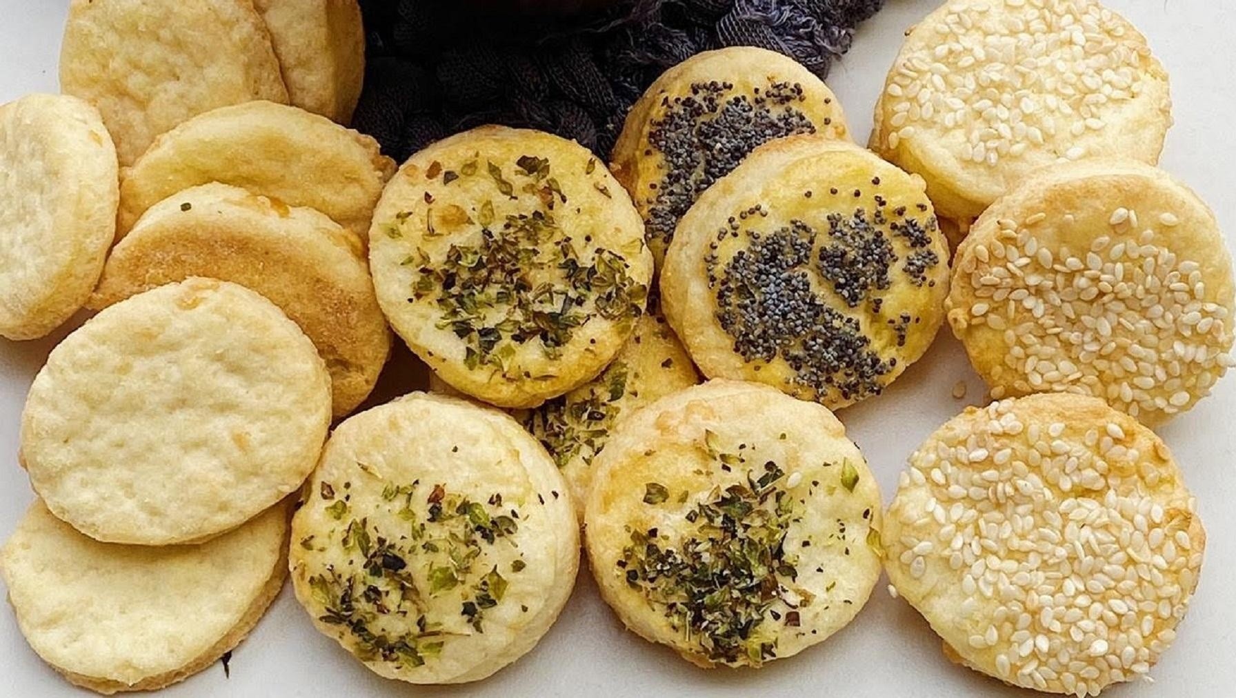 La receta de las mejores galletitas de queso para disfrutar de una jornada lluviosa.