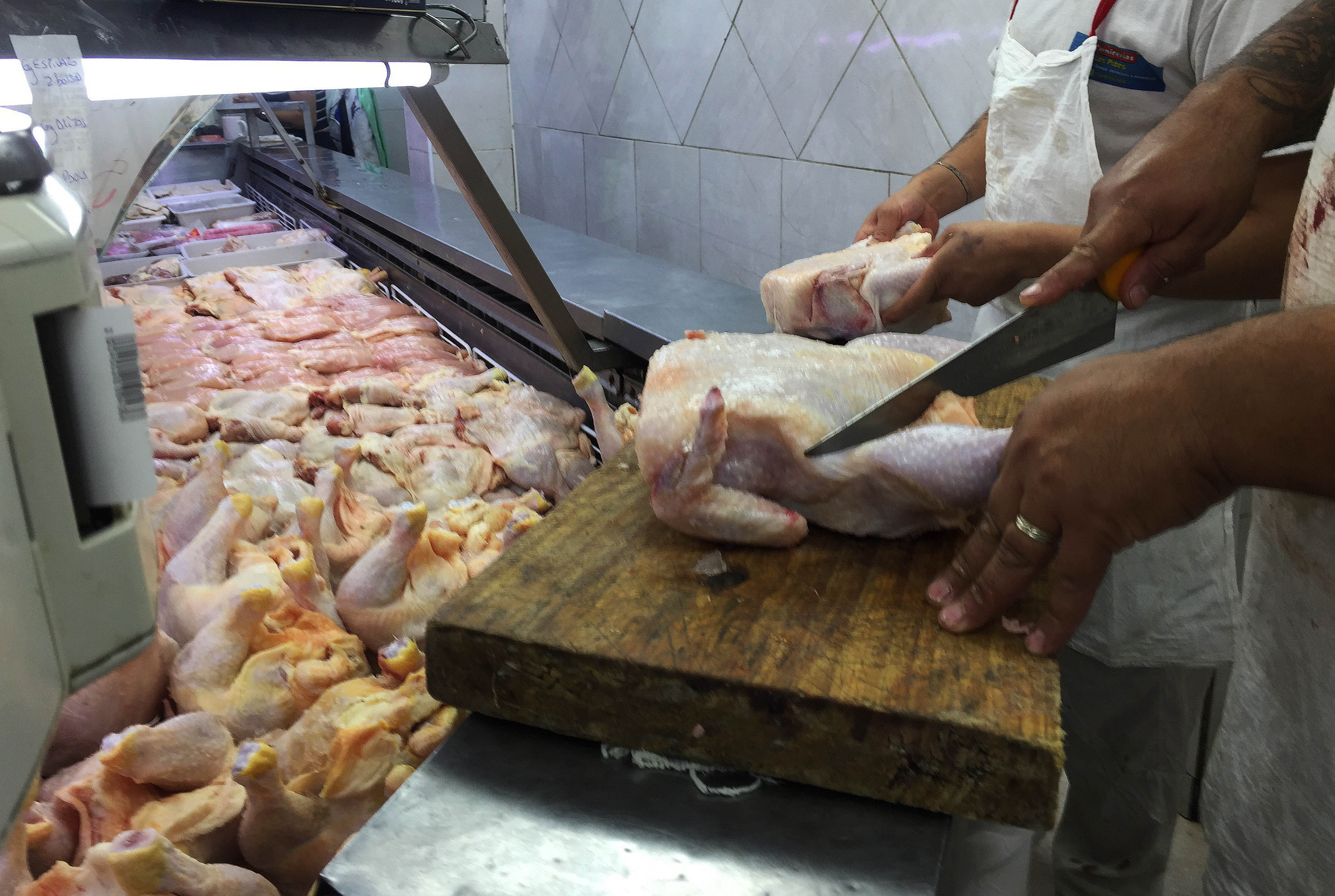 El incremento en el precio del pollo supera las subas promedio de la carne vacuna (Crónica/Carlos Ventura)