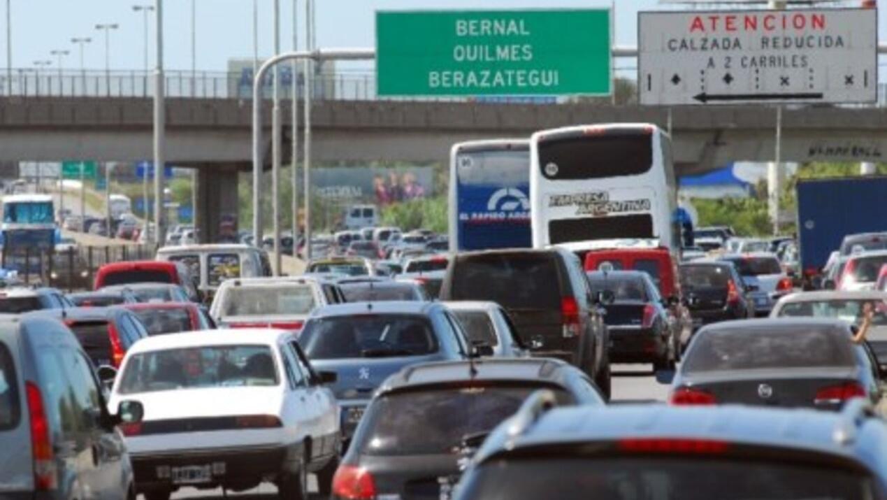 Tránsito intenso en los accesos a la ciudad de Buenos Aires (Imagen ilustrativa).