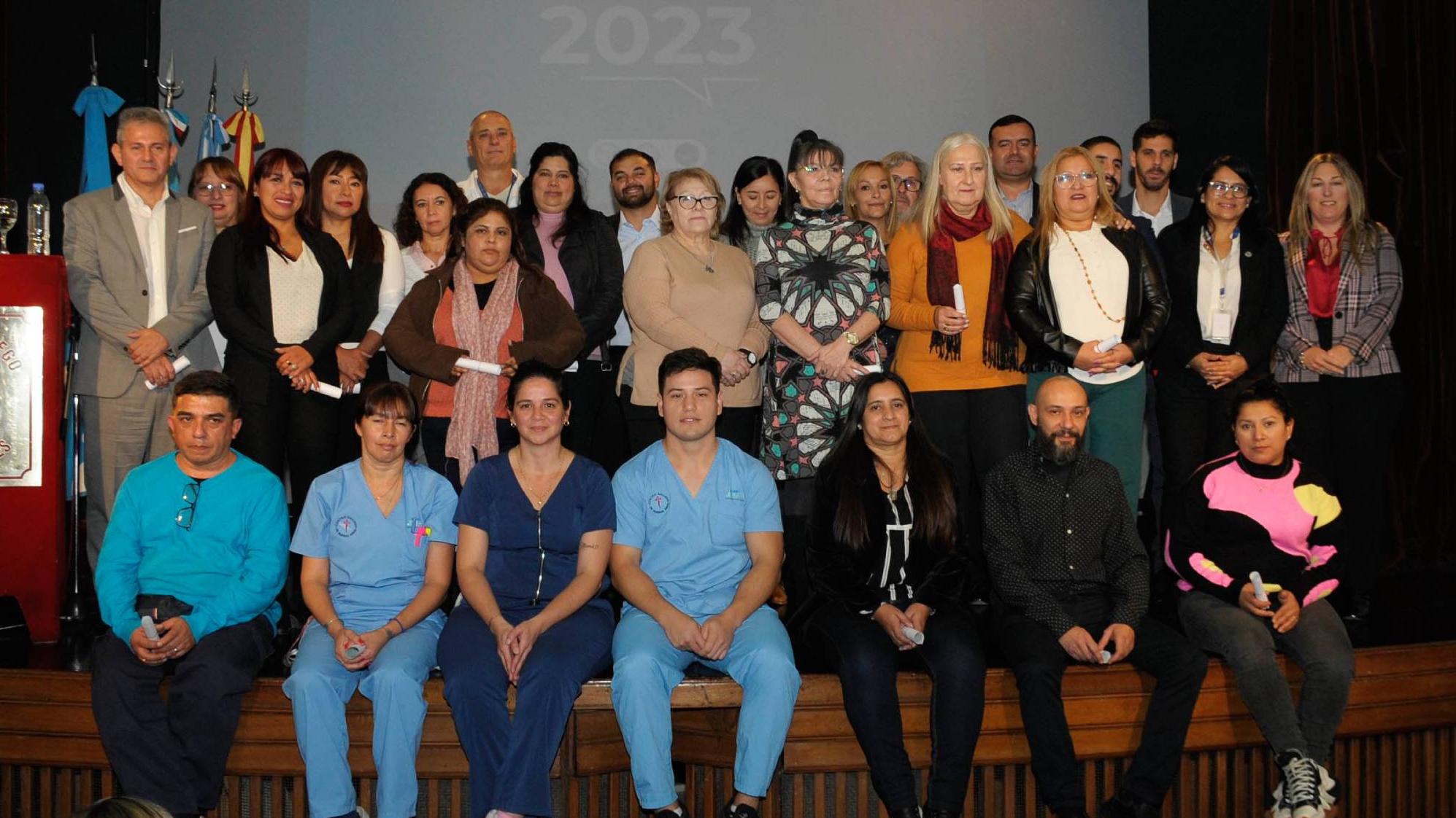 Más de 100 enfermeros participaron del evento llevado a cabo en el Teatro Castelao, del Centro Gallego. (Crónica/Carlos Ventura)