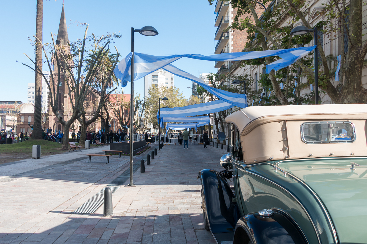 Una calle peatonal para hacer compras y disfrutar del turismo en Pergamino.