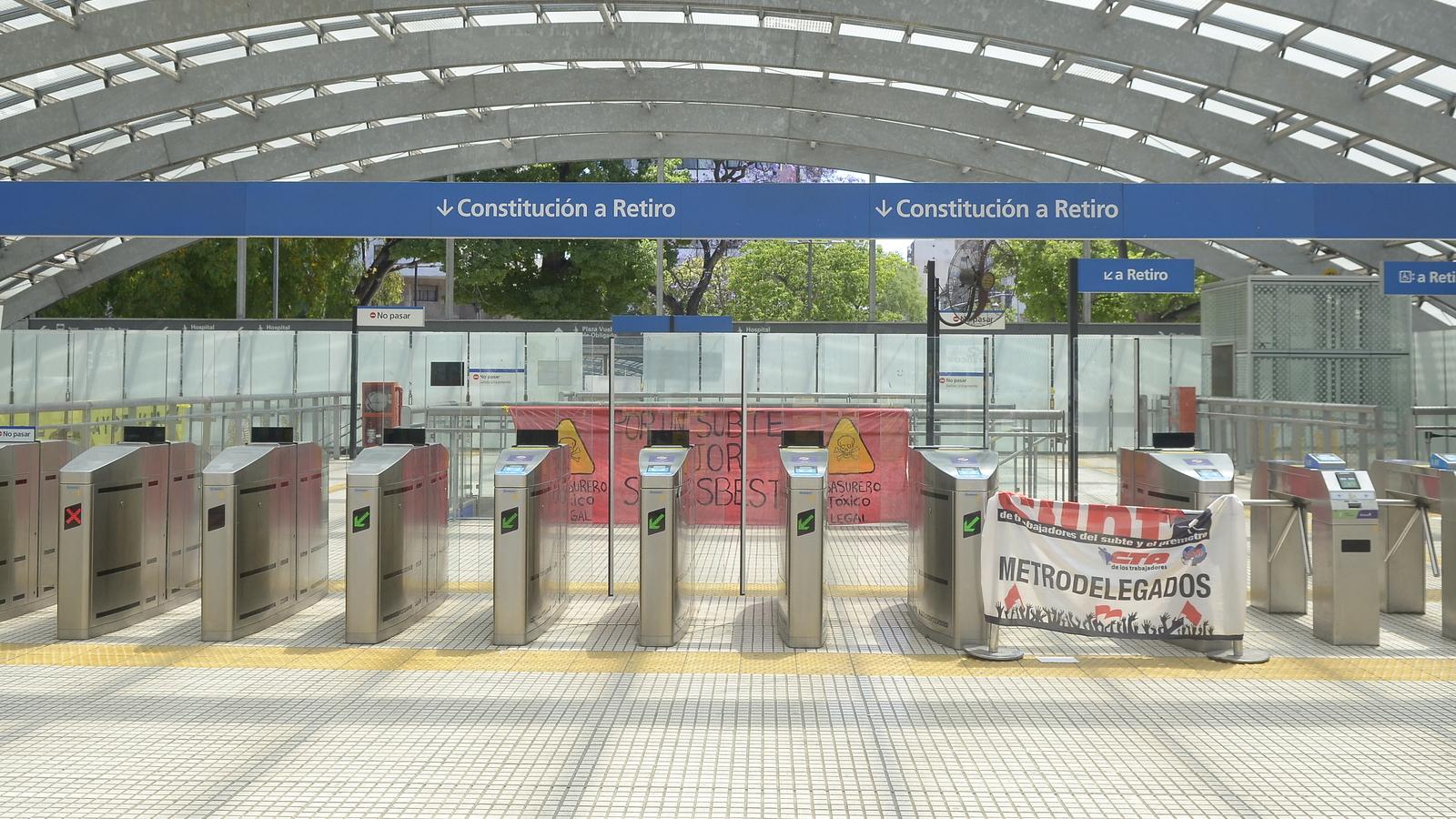 La medida de fuerza en el subte arrancó por la Línea C (Crónica/Fernando Pérez Re/Archivo).