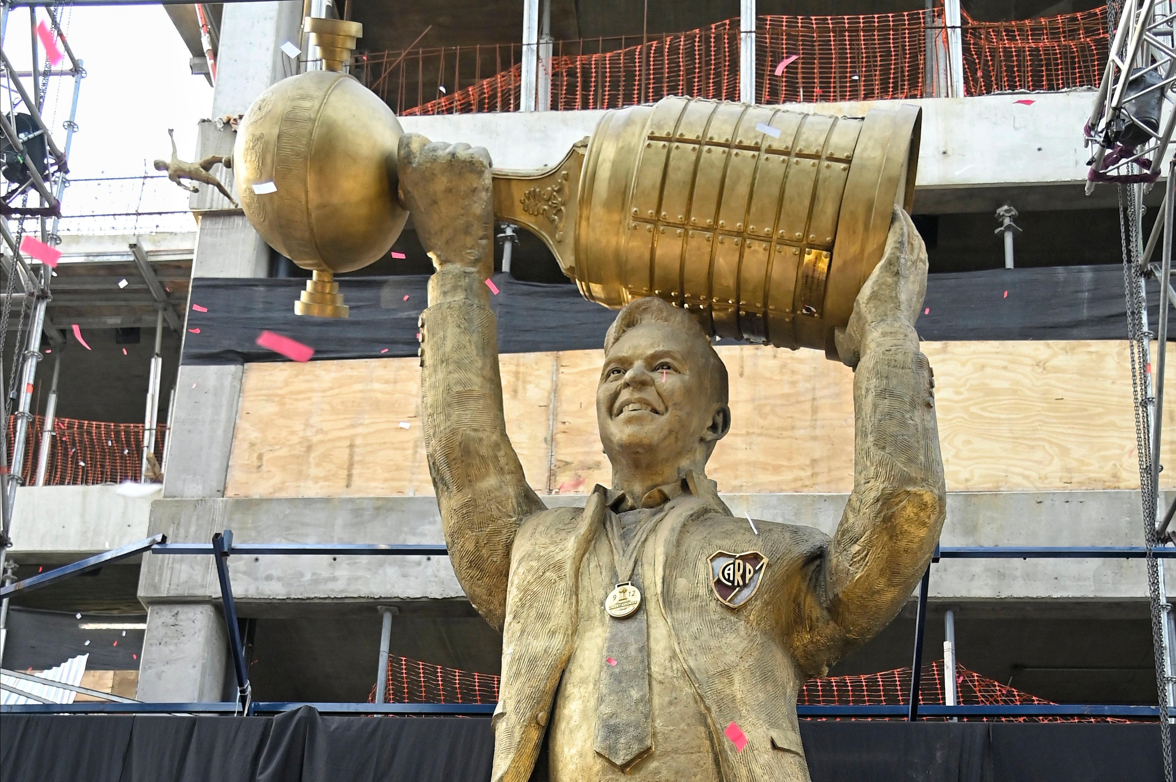 La estatua en homenaje a Marcelo Gallardo develada esta tarde en el Monumental (Gentileza: River).