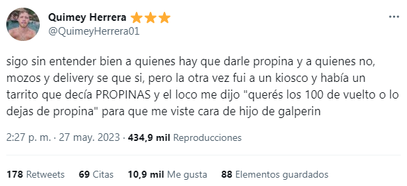 La publicación viral que abrió el debate acerca de las propinas en Twitter. 