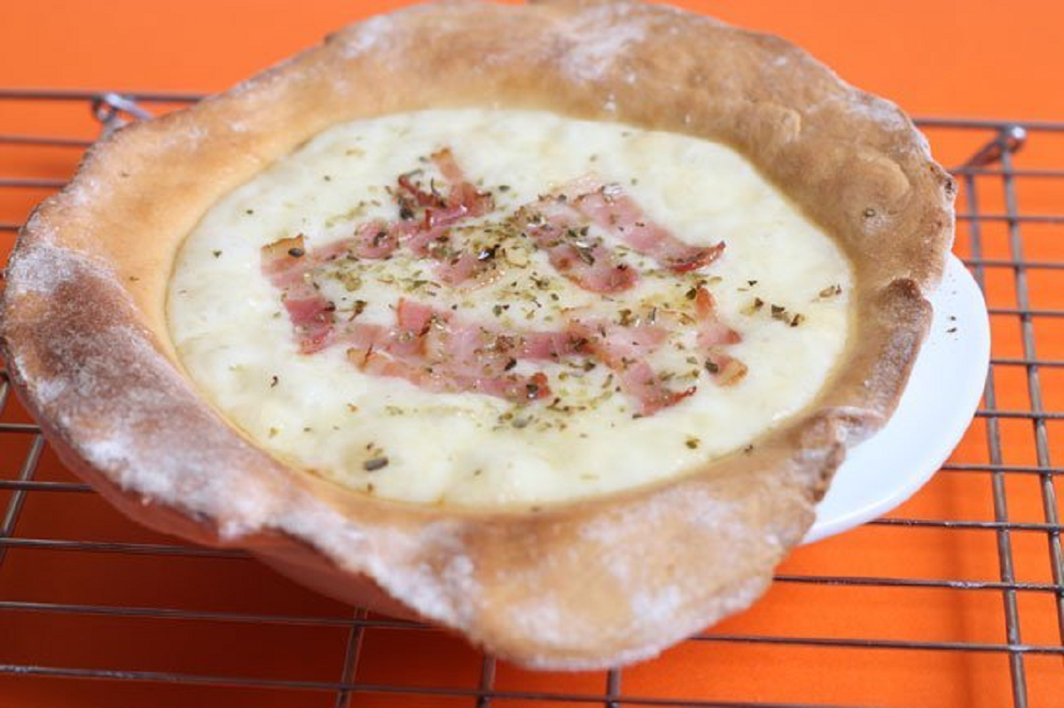   <a href='https://www.cronica.com.ar/tags/Provoleta'>Provoleta</a> a la pizza: una receta rica y fácil.